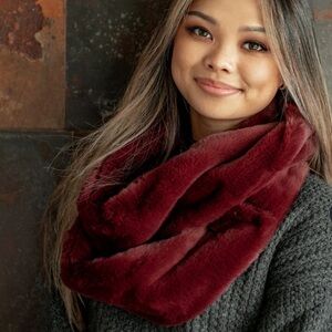 NWOT Minky Couture designer scarf